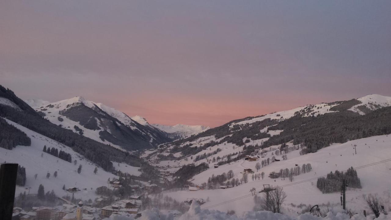 Gaestehaus Standardhaus Saalbach-Hinterglemm Esterno foto